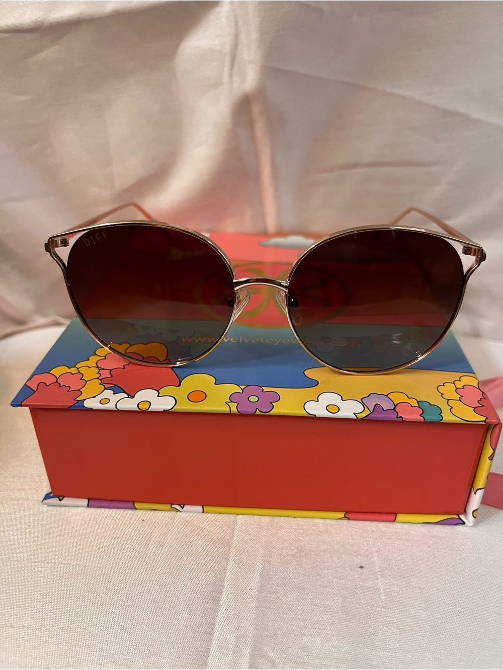 Diff Eyewear Round Metal Sunglasses in Brown Gradient